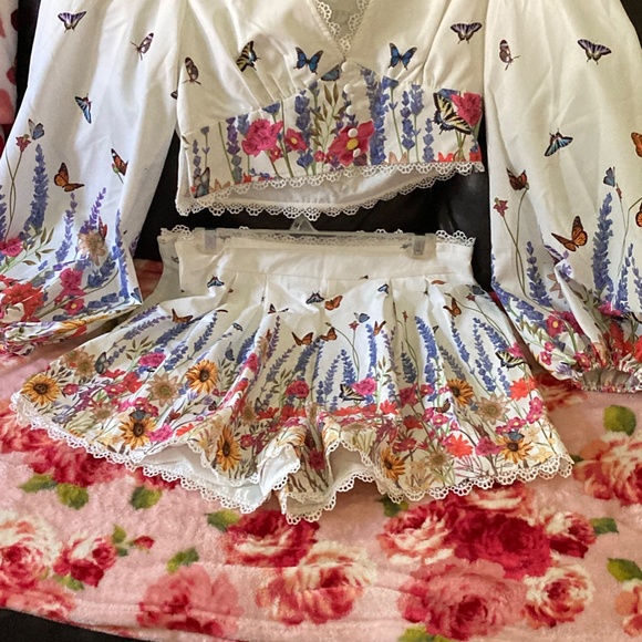 Butterfly & Floral Guipere Top & Shorts set sz L 8/10 - Picture 9 of 9